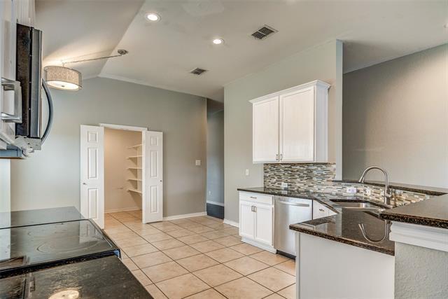 Building Photo - 2700 Dawn Spring Dr