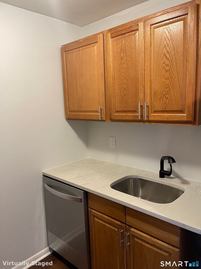 Building Photo - 45 Monroe St