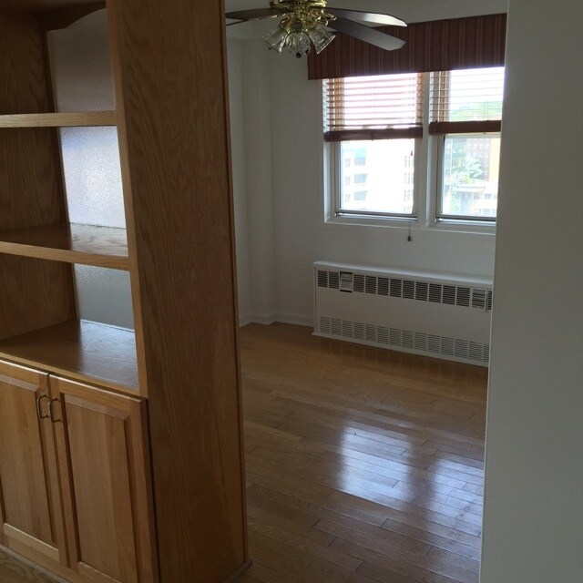 Bedroom Alcove showing room divider - 444 Bedford Street
