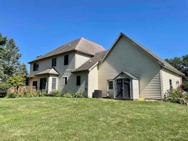 Building Photo - 1895 Highbank Dr