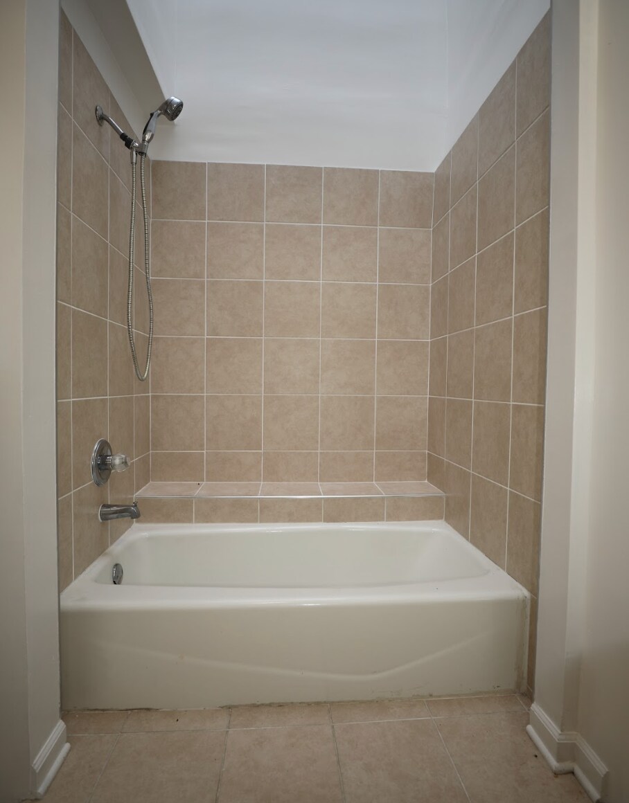 Building Photo - 1305 Orren St NE