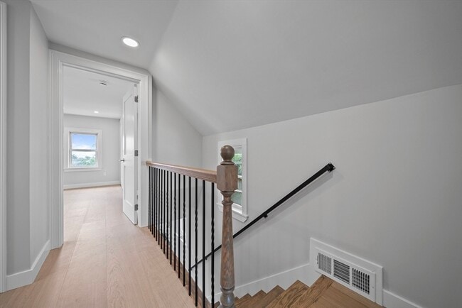 Building Photo - 58 Breezy Hill Terrace