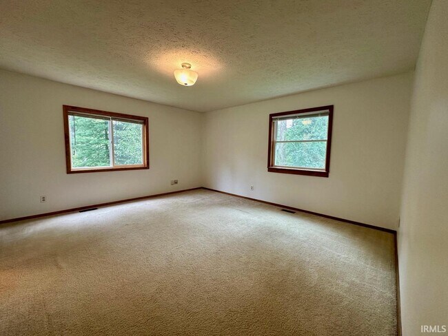 Building Photo - 1830 E Thornton Dr