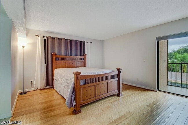 Building Photo - 124 Cypress Way E
