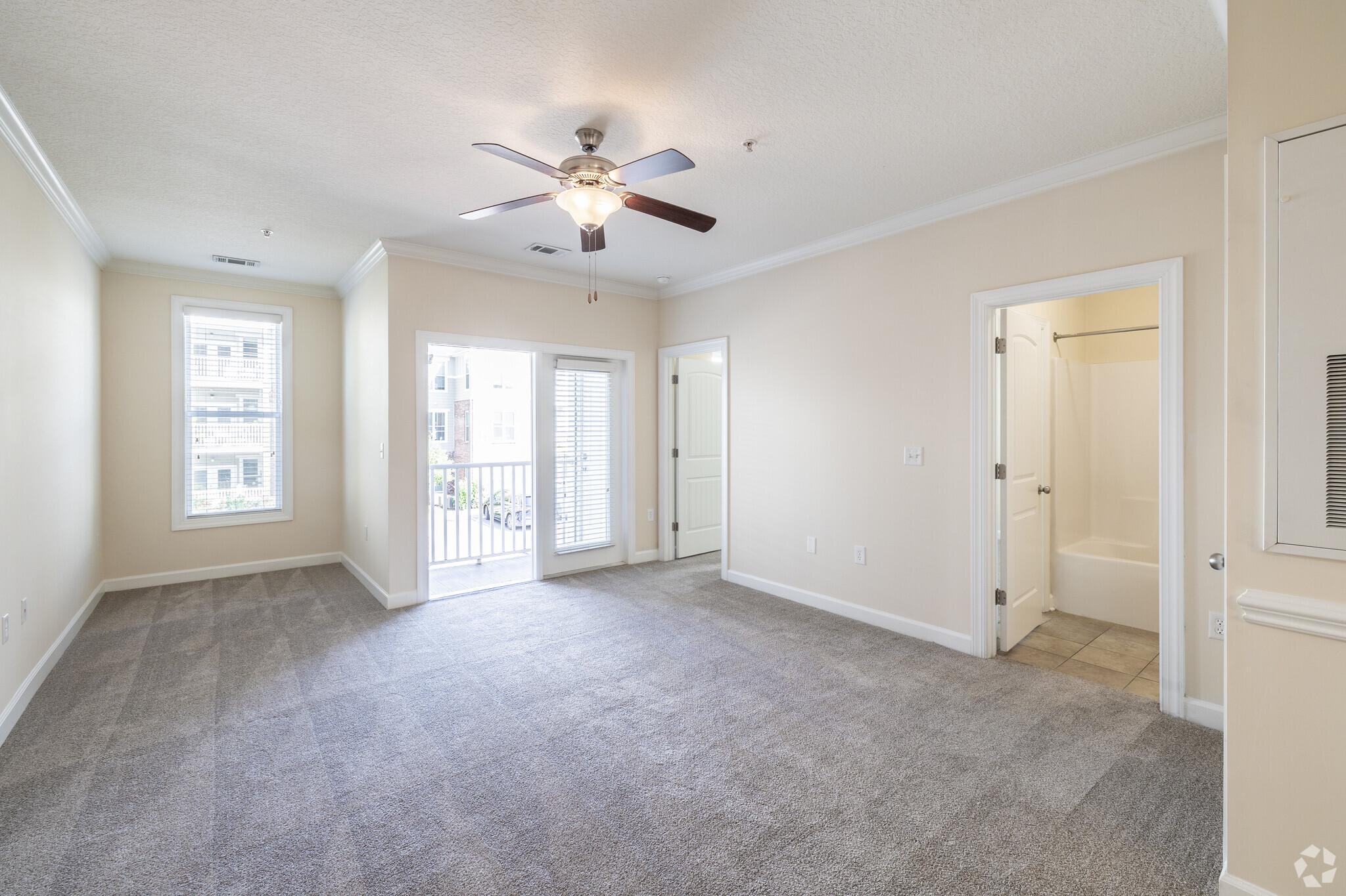 1 BR 1BA - Dilworth Apartment Homes