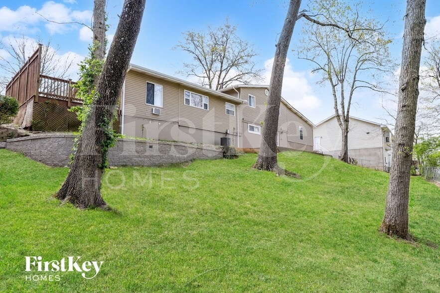 Building Photo - 1646 Stardust Dr