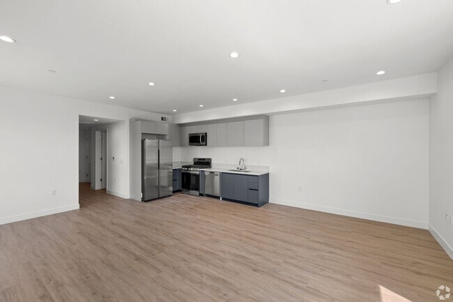 Building Photo - HUGE Studio - 412