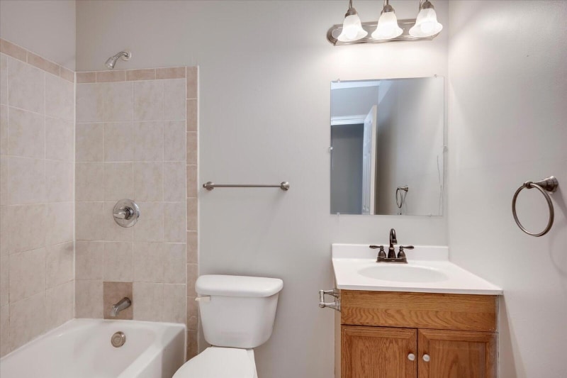 Building Photo - 2922 Dahlia Dr