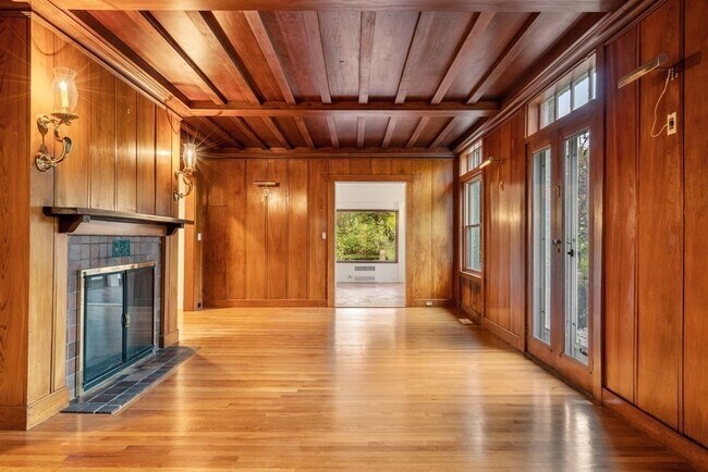 Building Photo - 12 Summit Rd