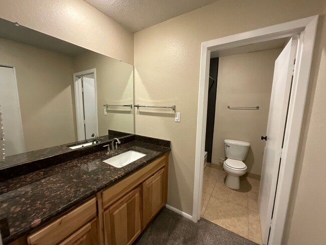 Building Photo - *Owner Broker* 2 Bedroom Townhome Availabl...