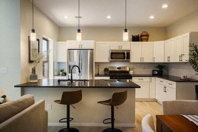 Building Photo - New Townhome in the Far NE Heights