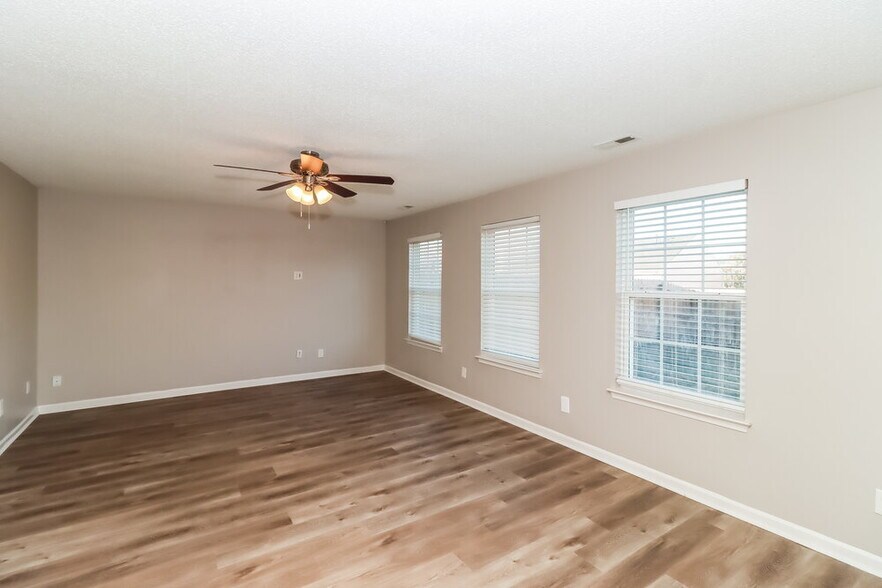 Building Photo - 12041 Serenade Ct