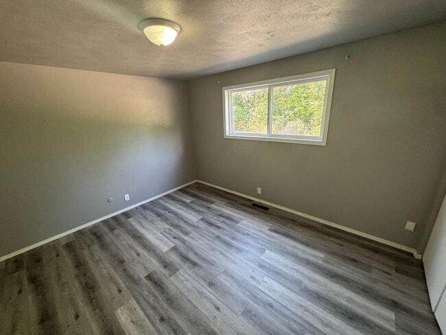 Building Photo - 213 Sunnyridge Ct