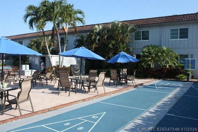 Building Photo - 649 W Oakland Park Blvd