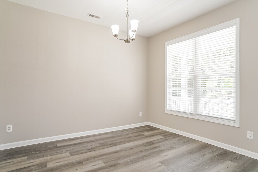 Building Photo - 8137 Marshall Brae Dr