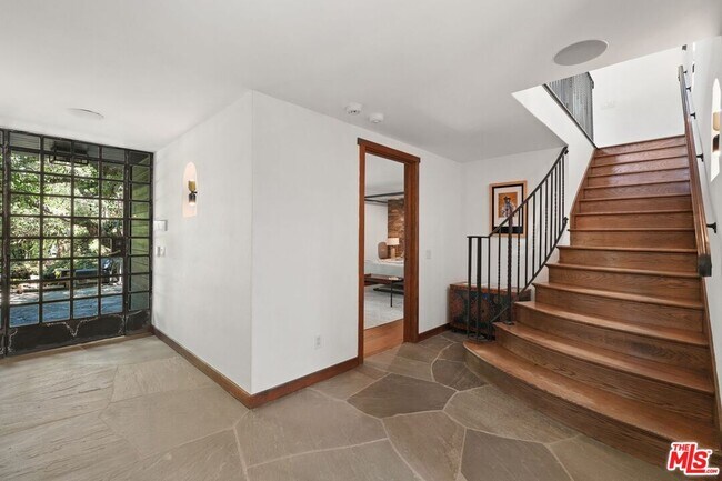 Building Photo - 21344 Colina Dr