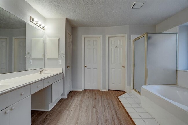 Building Photo - 3126 Pebble Bay Dr