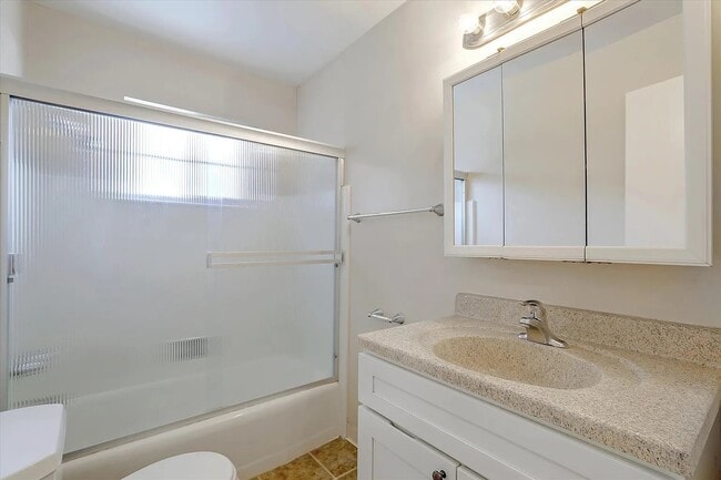 Building Photo - 833 Maryann Dr