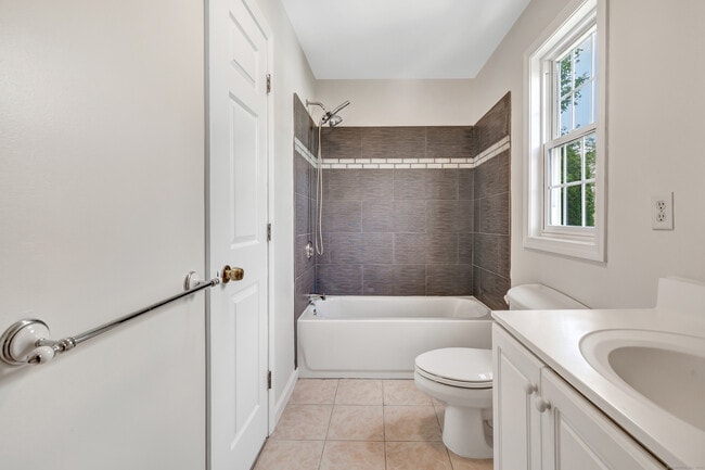 Building Photo - 18 Kathryn Dr