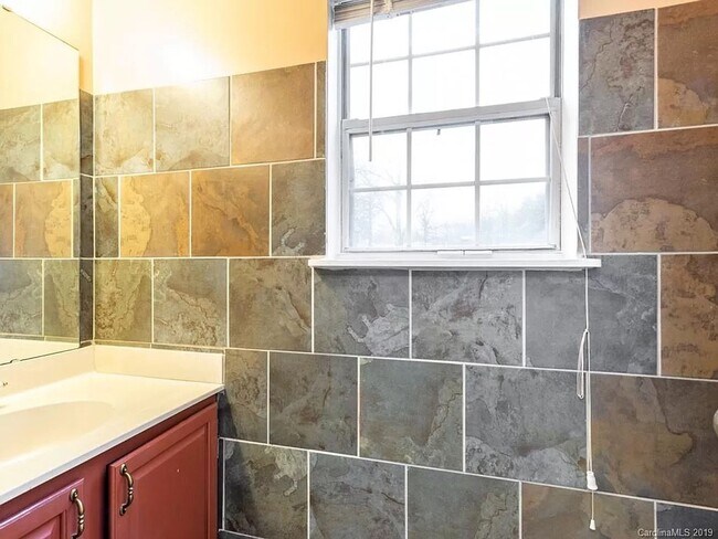 Building Photo - Room in 3 Bedroom Townhome at Cressingham Ct