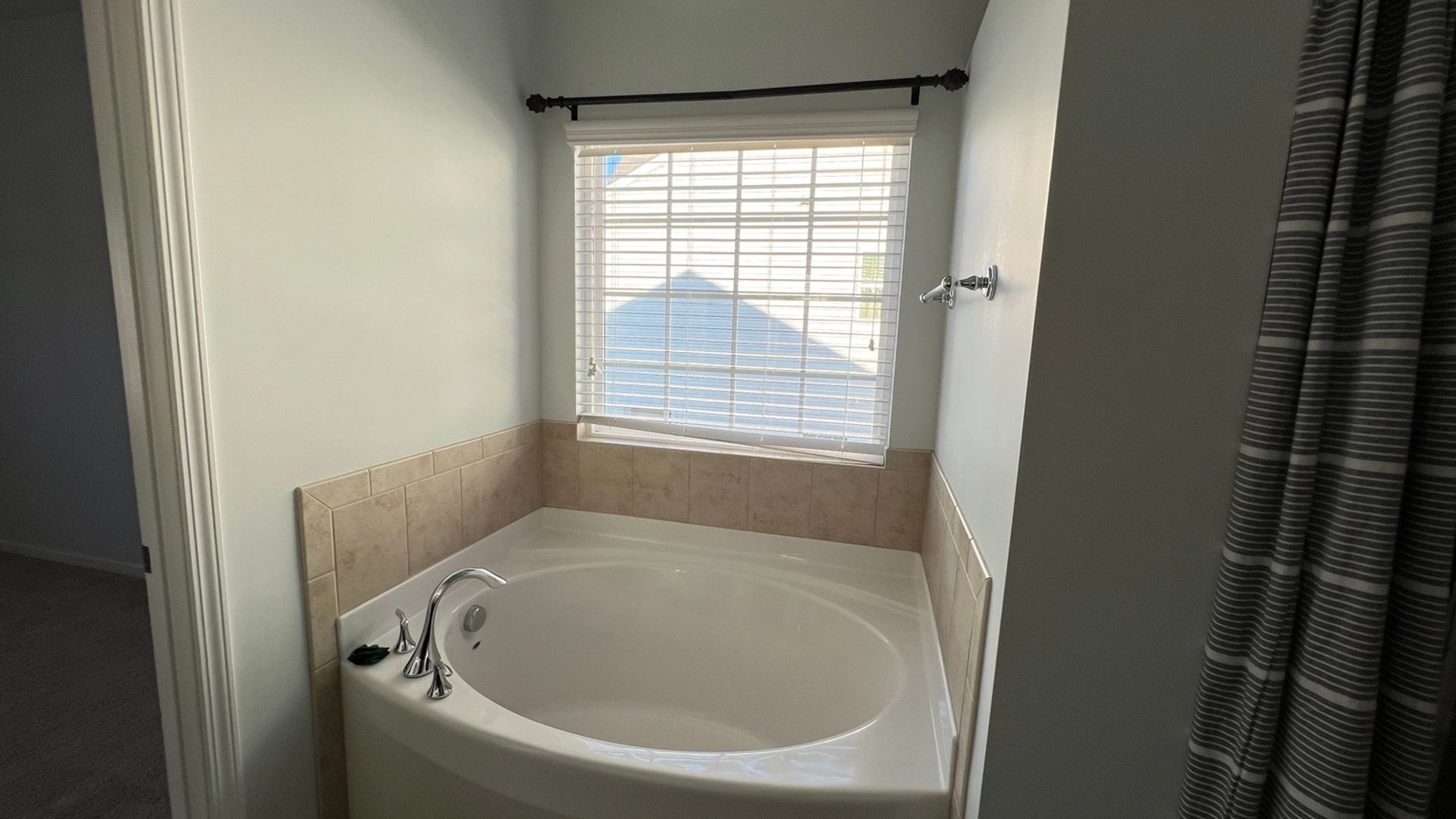 Building Photo - 421 Durants Neck Ln