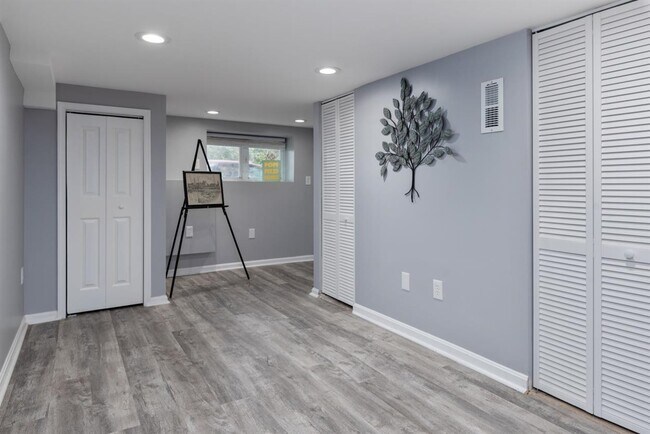 Building Photo - 525 S East Ave