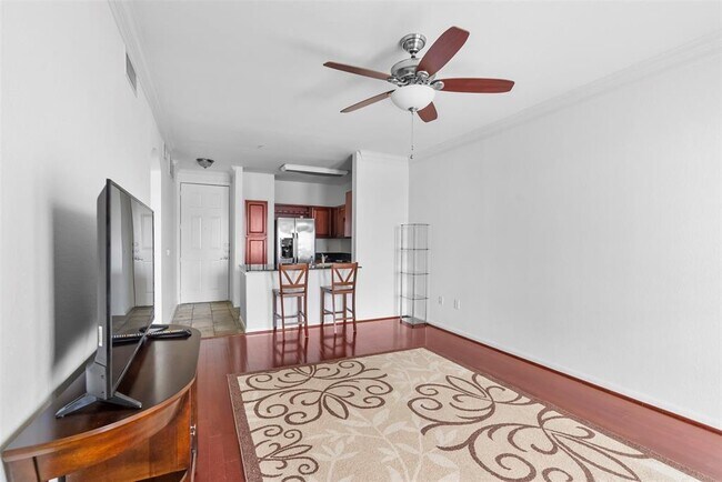 Building Photo - 7575 Kirby Dr