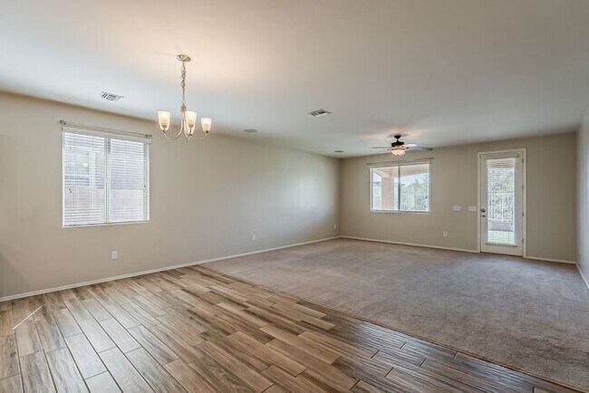 Building Photo - Modern 4 Bed Tucson Rental with Spacious K...