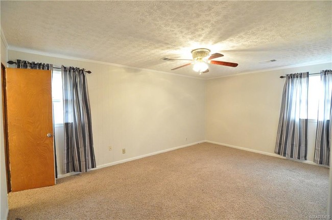 Building Photo - 5758 Carriage Hills Dr