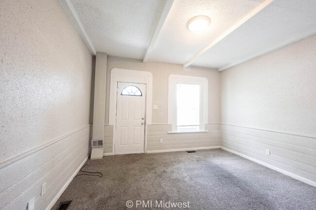 Building Photo - 240 N Beville Ave