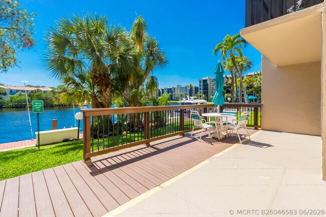 Building Photo - 22 Royal Palm Way