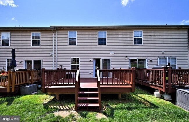 Building Photo - 1055 Balley Dr