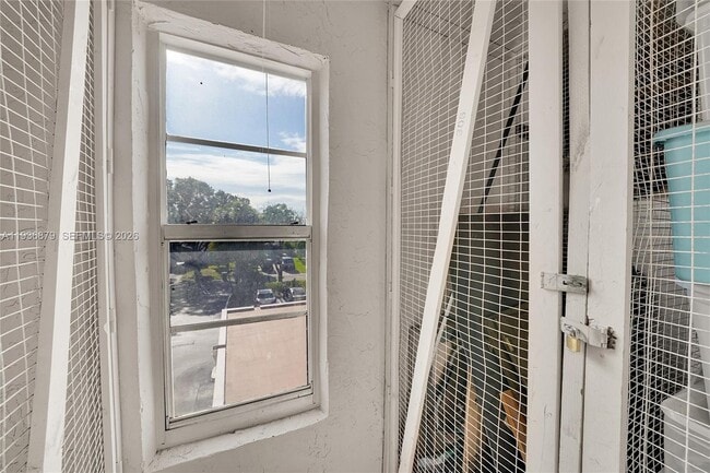 Building Photo - 1100 NW 87th Ave