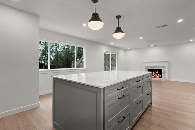 Building Photo - 404 Arbor Ln