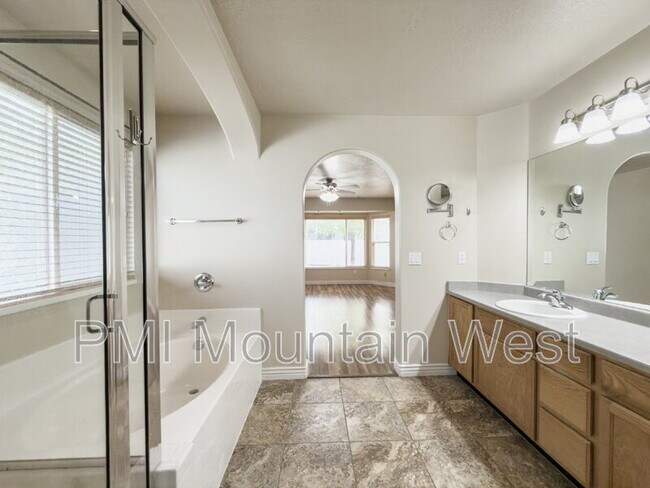 Building Photo - 955 Alton Dr