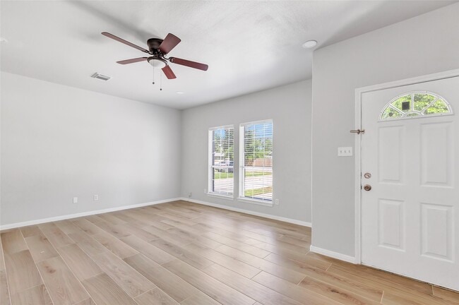 Building Photo - 10445 Wicklowe St