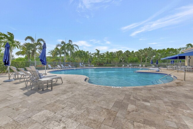 Building Photo - 12372 Cascades Pointe Dr