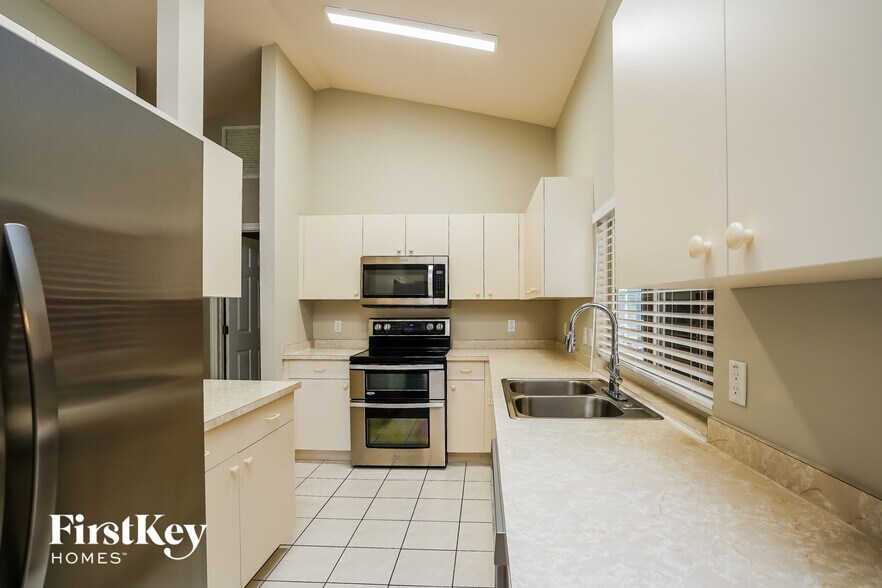 Building Photo - 1506 SE 19th Terrace