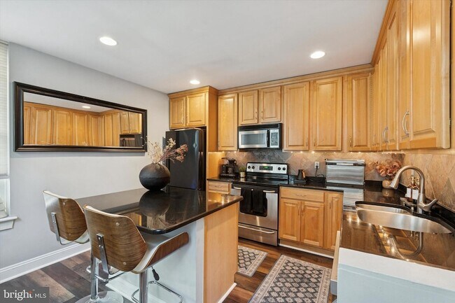 Building Photo - 1719-21 Wallace St