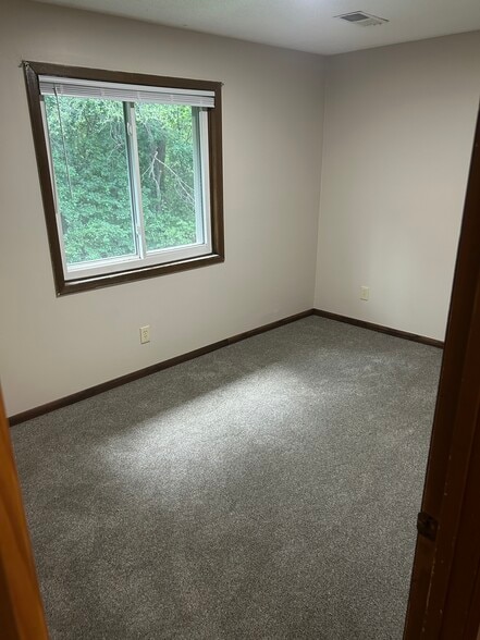 Unit 2 Bedroom 3 - 16075 Joplin Ave