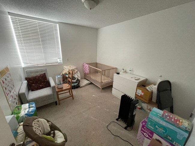 Building Photo - Spacious Ground Level 2 Bedroom 1 Bath