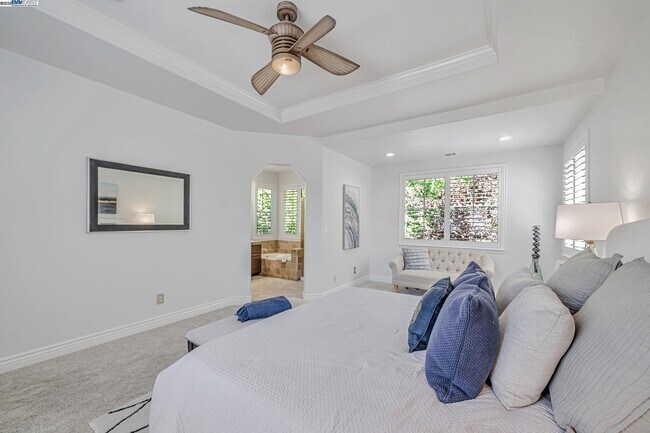 Building Photo - 260 Abigail Cir