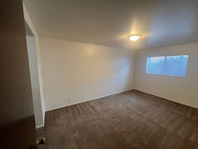Building Photo - Spacious 2 bed/2 bath in Millcreek-**Move in Special-1/2 off first month**