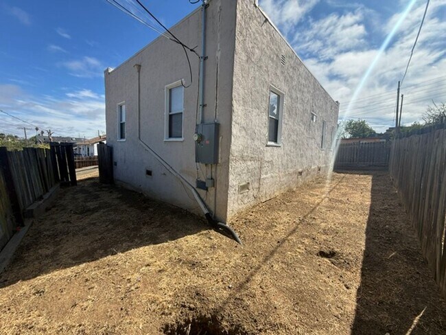 Building Photo - 143 Ladera Dr