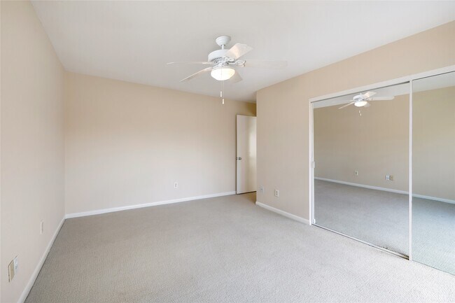 Building Photo - 5850 Valley Forge Dr