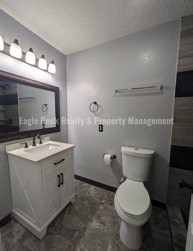 Building Photo - Tulsa House for Rent (3beds/2baths)