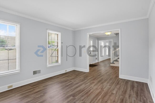 Building Photo - Unit