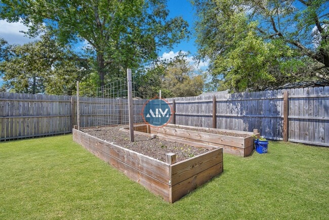 Building Photo - Beautiful 3 Bed 2 Bath Home located in his...