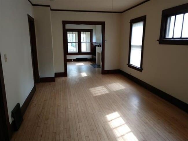 Building Photo - Spacious 4-Bed, 1.5-Bath Home in Vilas Nei...