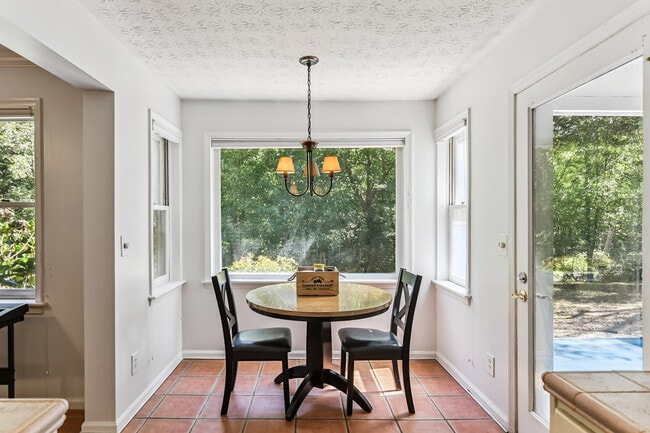 Building Photo - 19 Normandy Ct